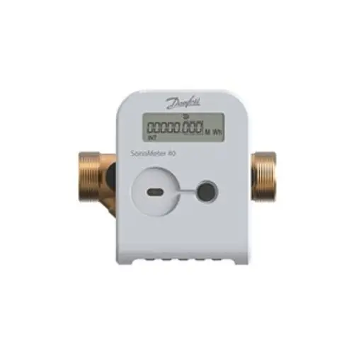 Wärmezähler von Danfoss mit digitalem Display und zwei Anschlussgewinden, zur Messung des Wärmeverbrauchs. Gehäuse in heller Farbe, wetterbeständig.